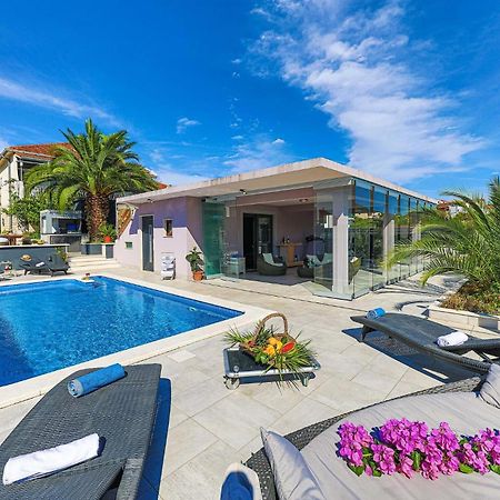 5 Bedroom Cozy Home In Okrug Donji Donji Okrug  Bagian luar foto