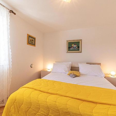 5 Bedroom Cozy Home In Okrug Donji Donji Okrug  Bagian luar foto