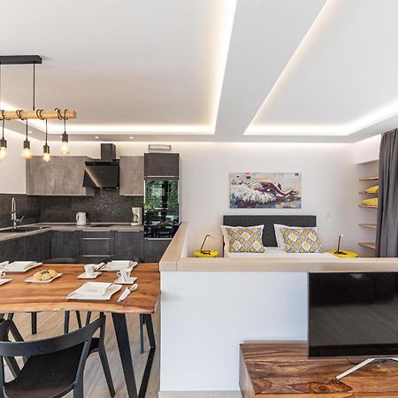 5 Bedroom Cozy Home In Okrug Donji Donji Okrug  Bagian luar foto