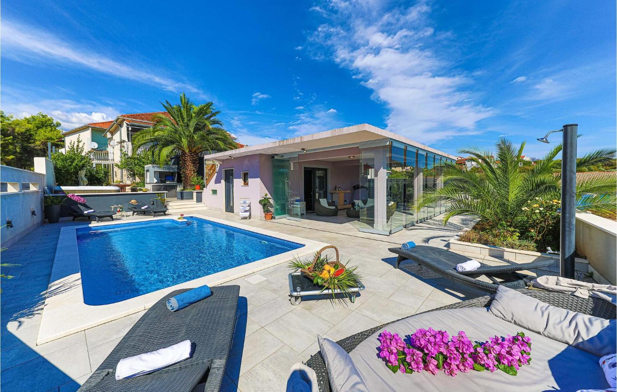 5 Bedroom Cozy Home In Okrug Donji Donji Okrug  Bagian luar foto