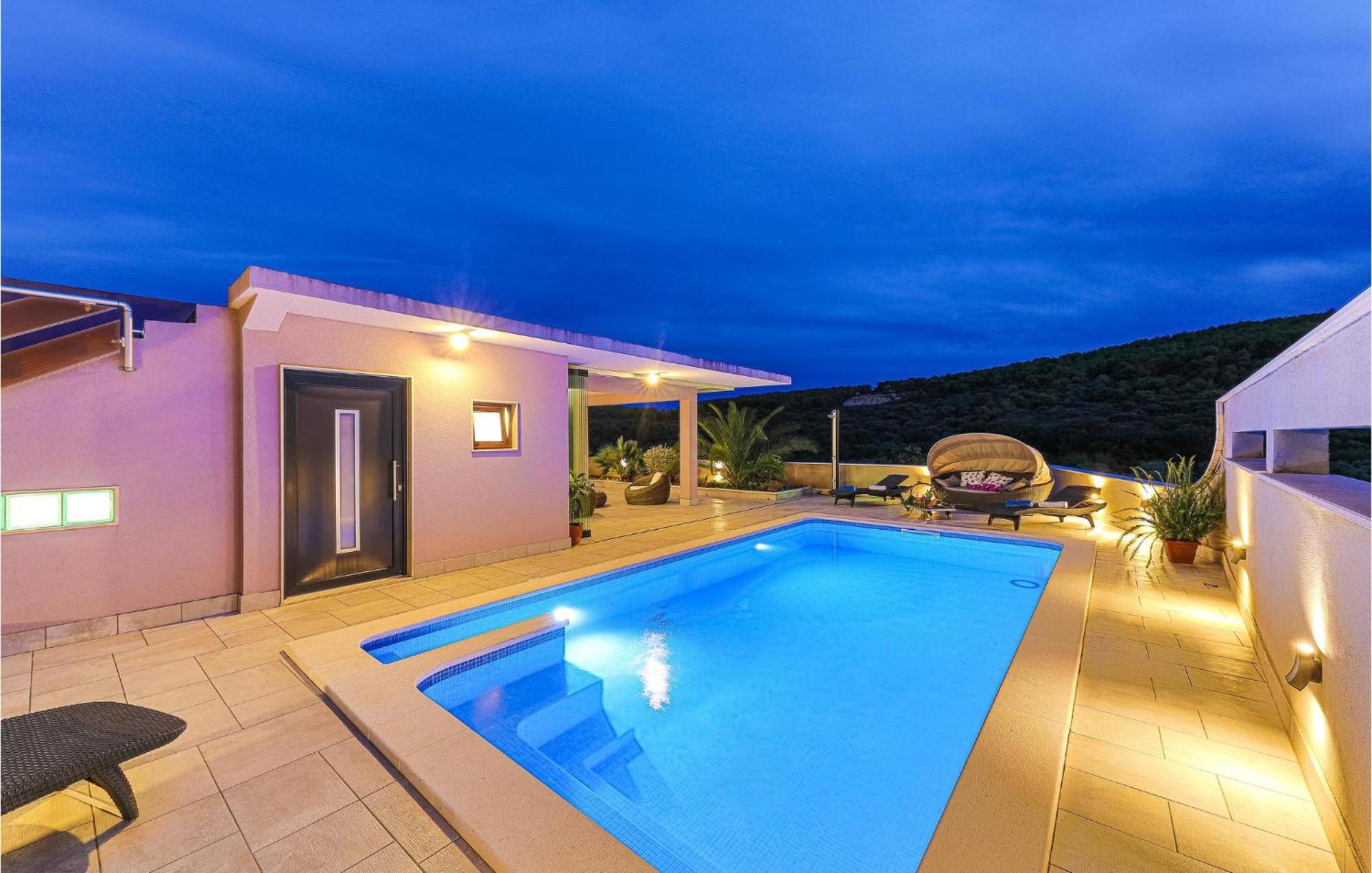 5 Bedroom Cozy Home In Okrug Donji Donji Okrug  Bagian luar foto