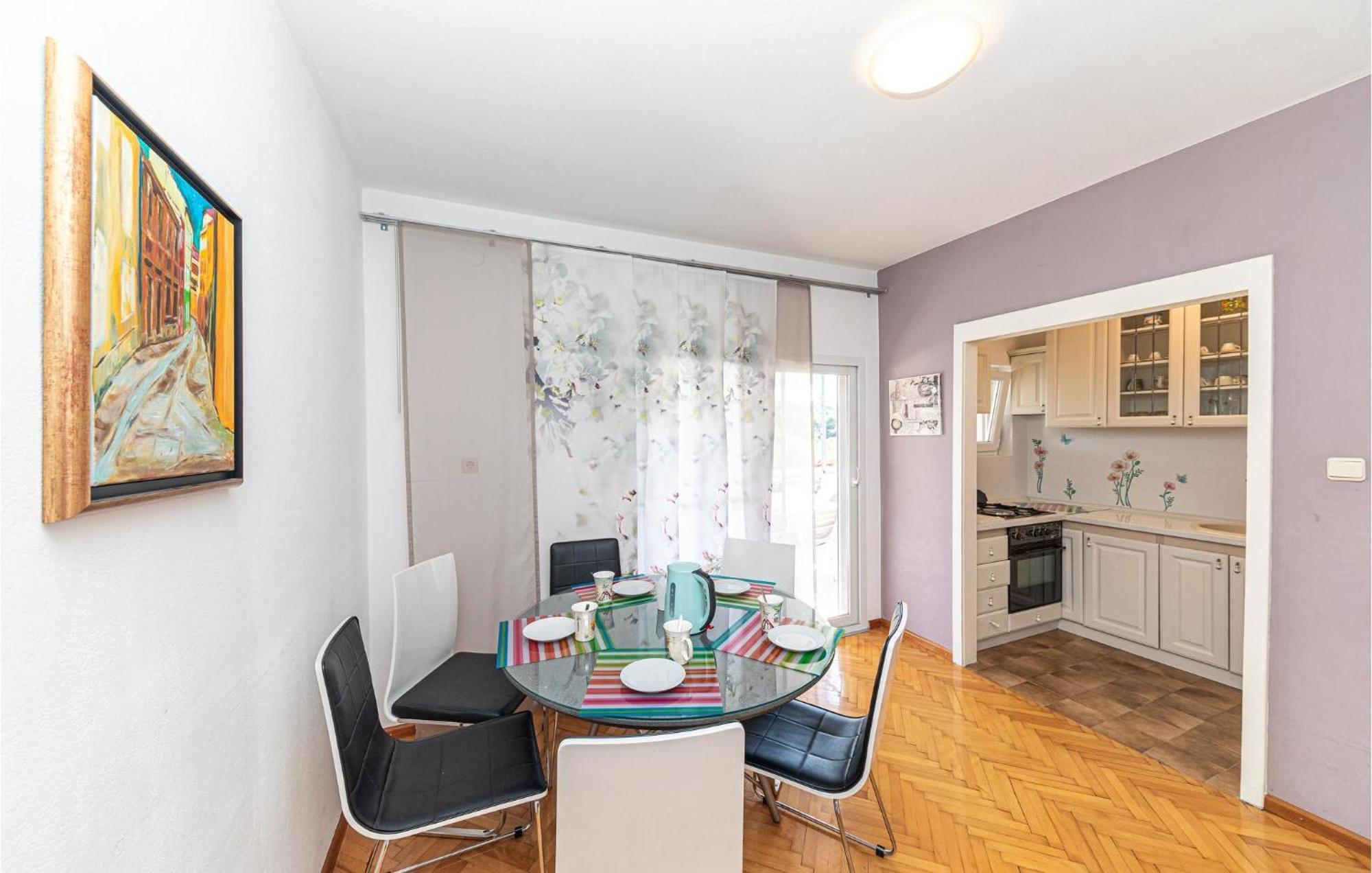 5 Bedroom Cozy Home In Okrug Donji Donji Okrug  Bagian luar foto