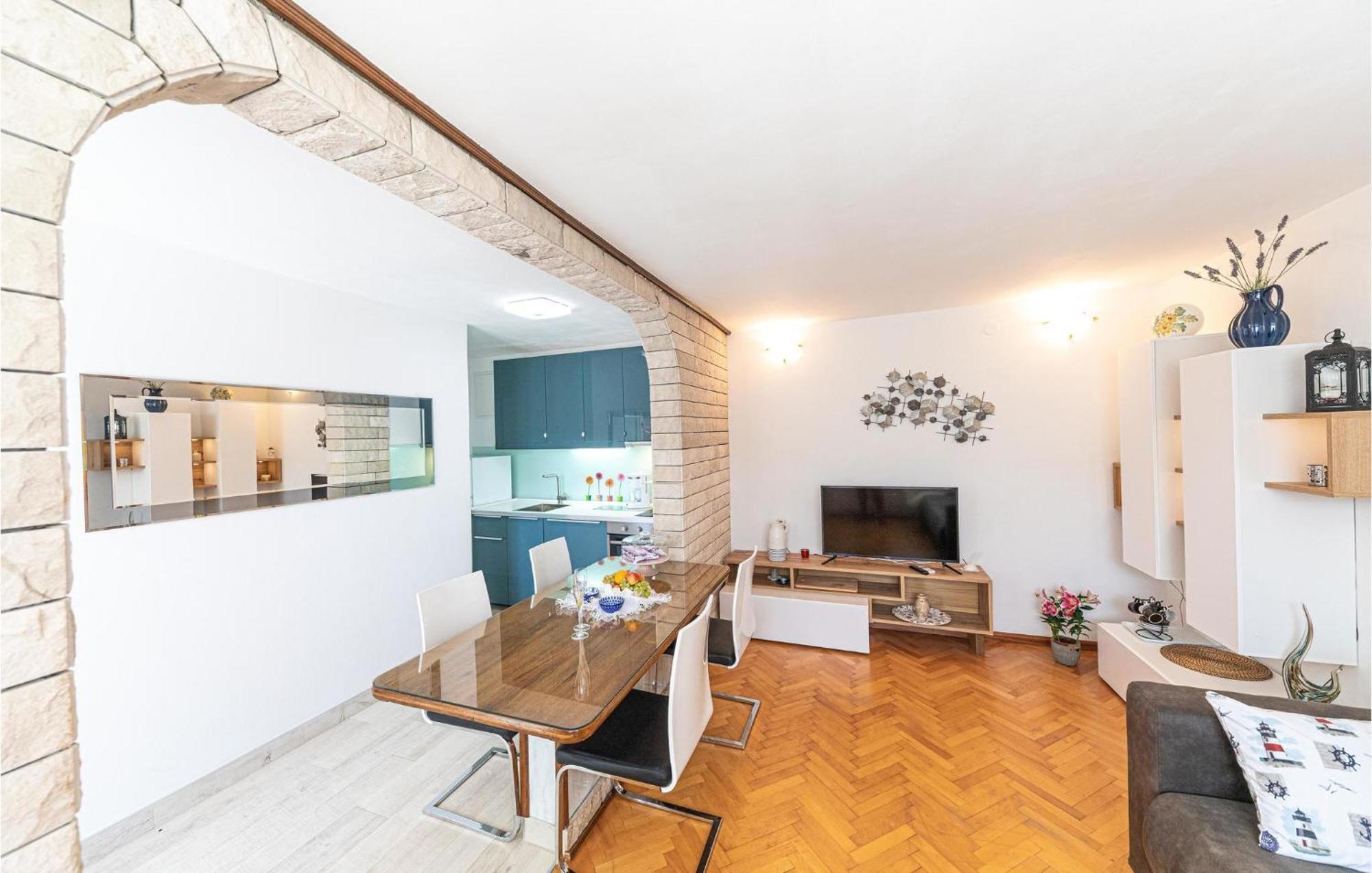 5 Bedroom Cozy Home In Okrug Donji Donji Okrug  Bagian luar foto
