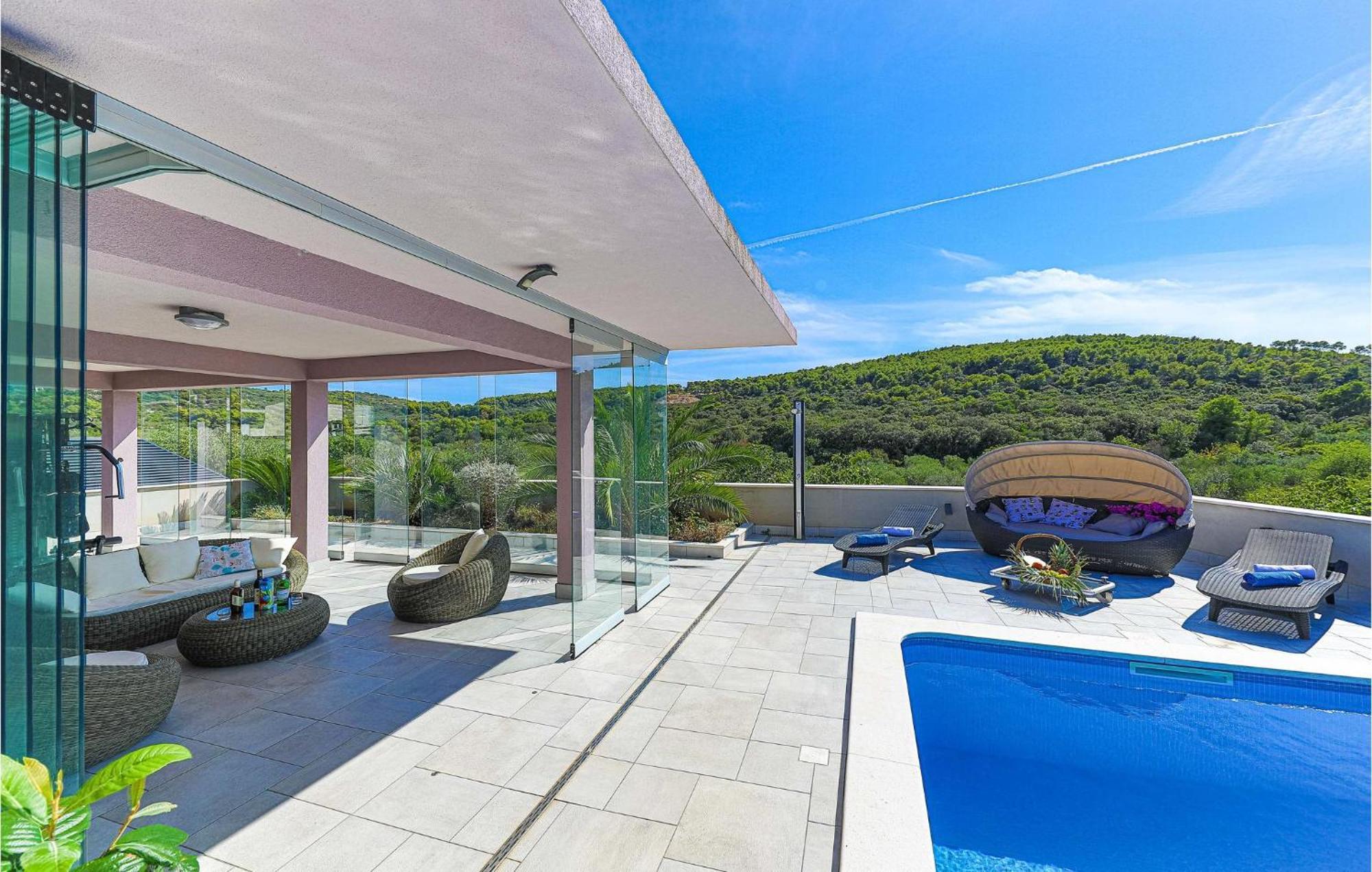 5 Bedroom Cozy Home In Okrug Donji Donji Okrug  Bagian luar foto