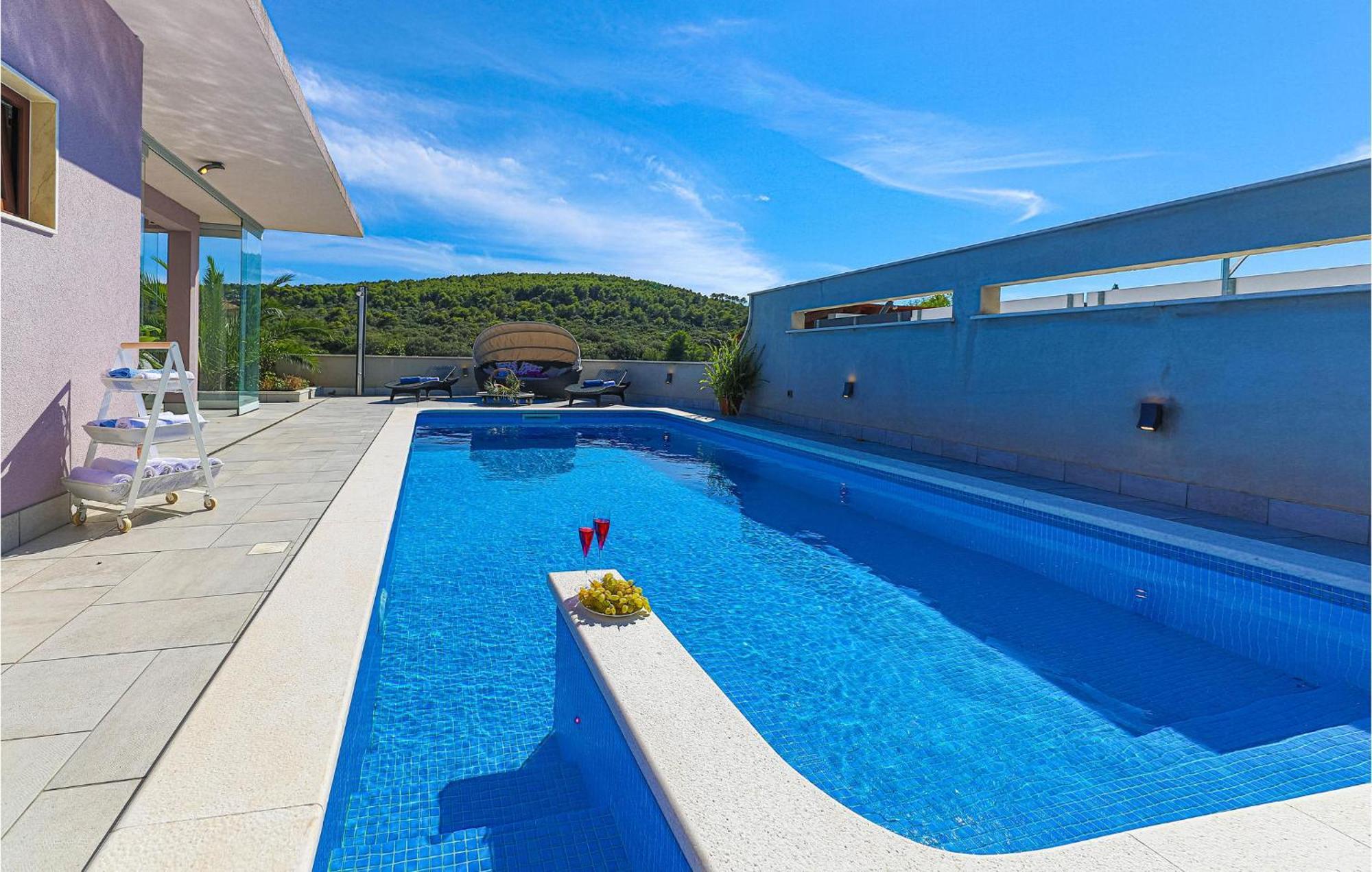 5 Bedroom Cozy Home In Okrug Donji Donji Okrug  Bagian luar foto