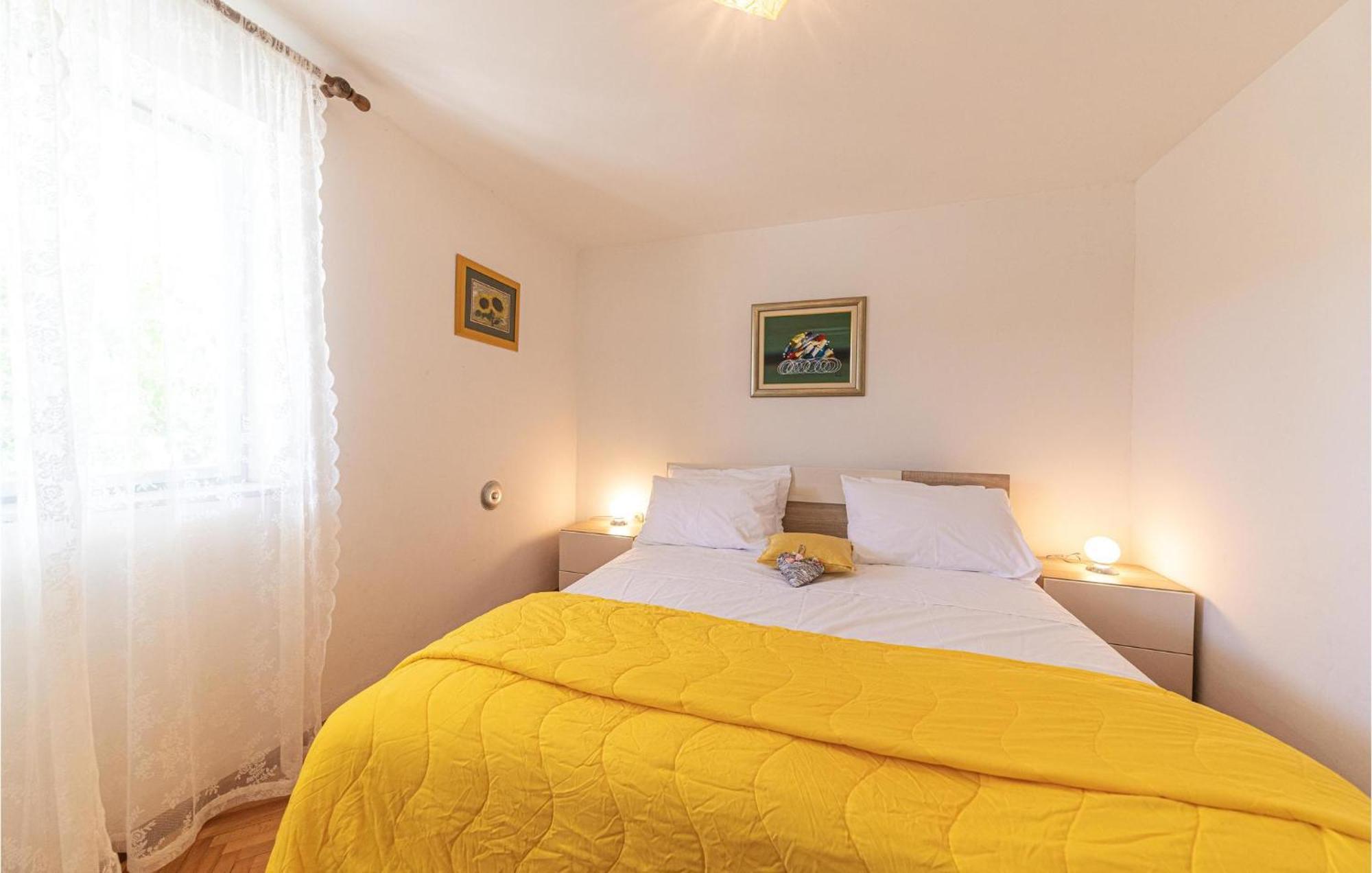 5 Bedroom Cozy Home In Okrug Donji Donji Okrug  Bagian luar foto