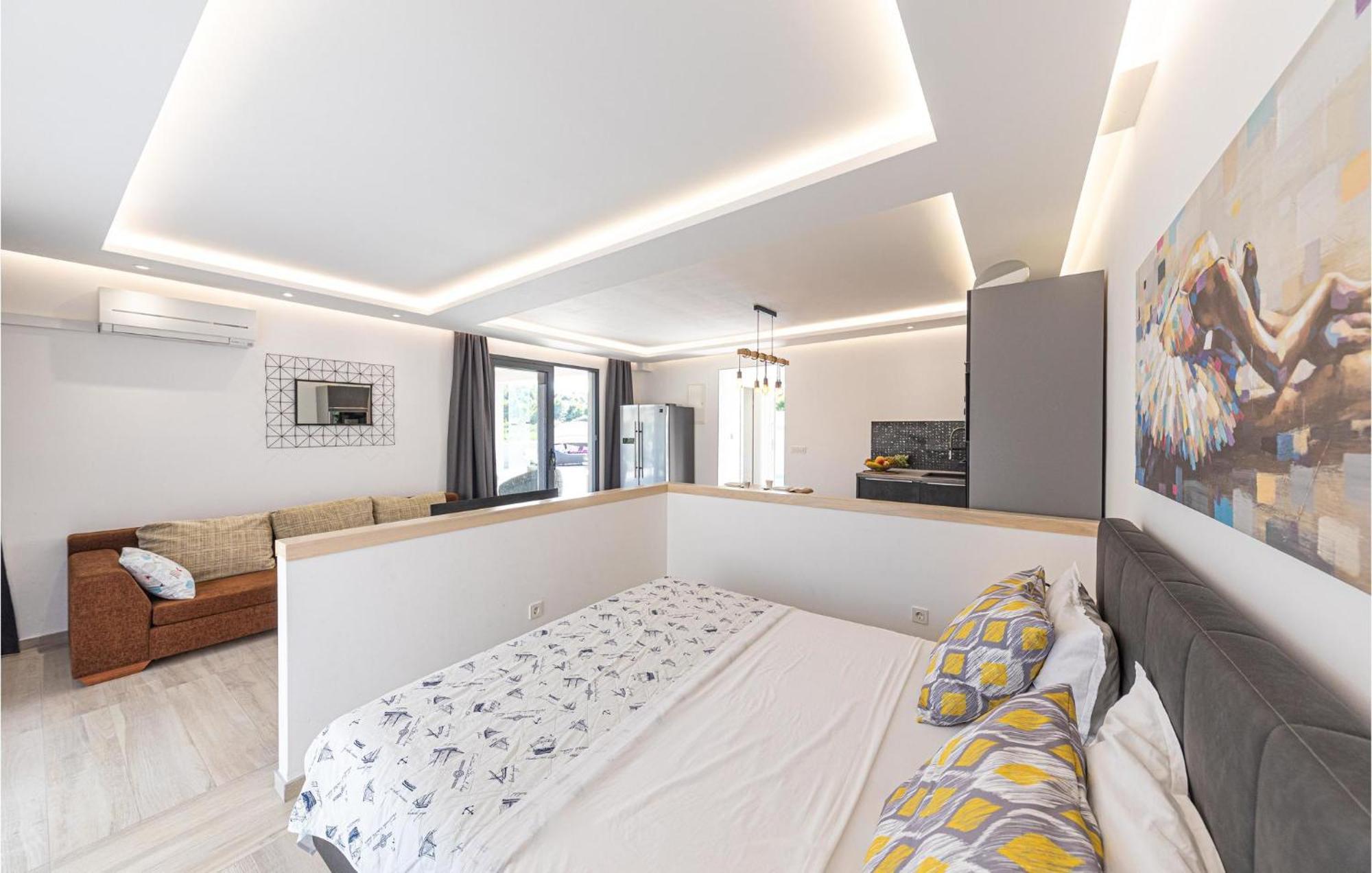 5 Bedroom Cozy Home In Okrug Donji Donji Okrug  Bagian luar foto