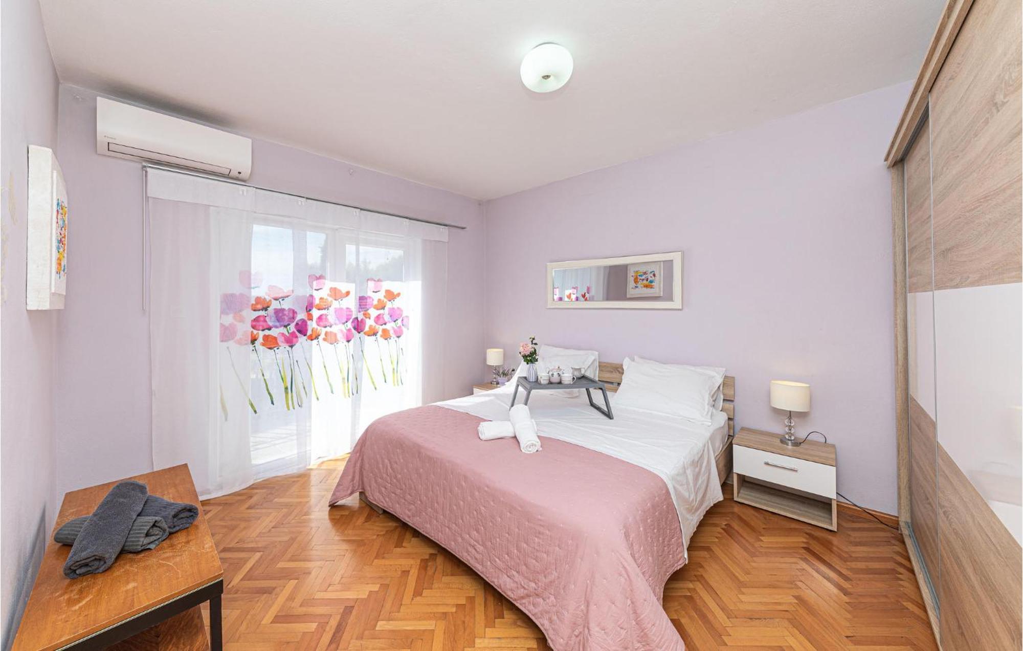 5 Bedroom Cozy Home In Okrug Donji Donji Okrug  Bagian luar foto