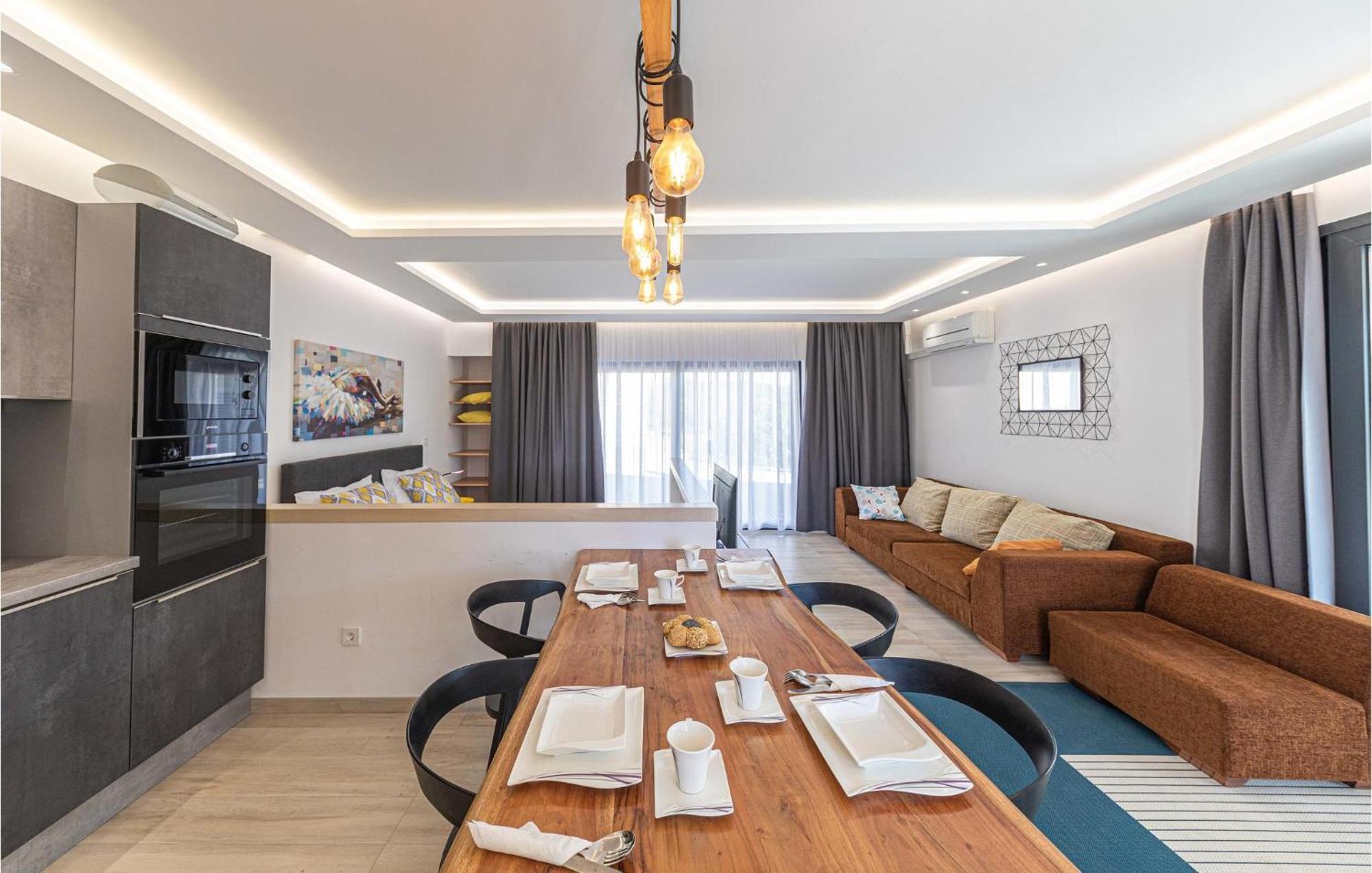 5 Bedroom Cozy Home In Okrug Donji Donji Okrug  Bagian luar foto