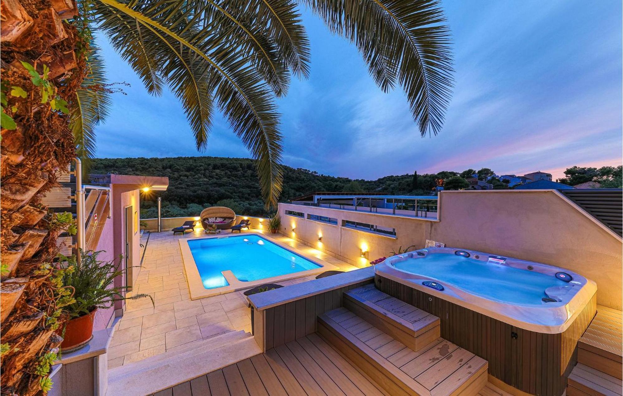 5 Bedroom Cozy Home In Okrug Donji Donji Okrug  Bagian luar foto
