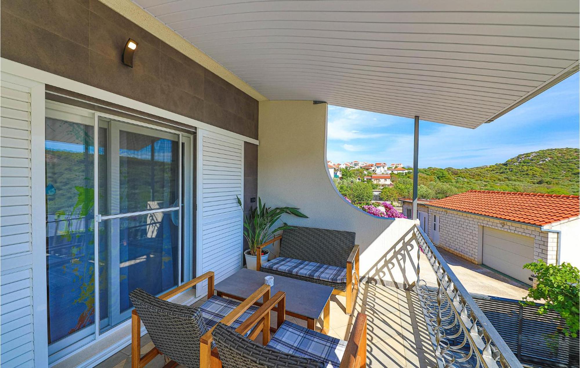 5 Bedroom Cozy Home In Okrug Donji Donji Okrug  Bagian luar foto