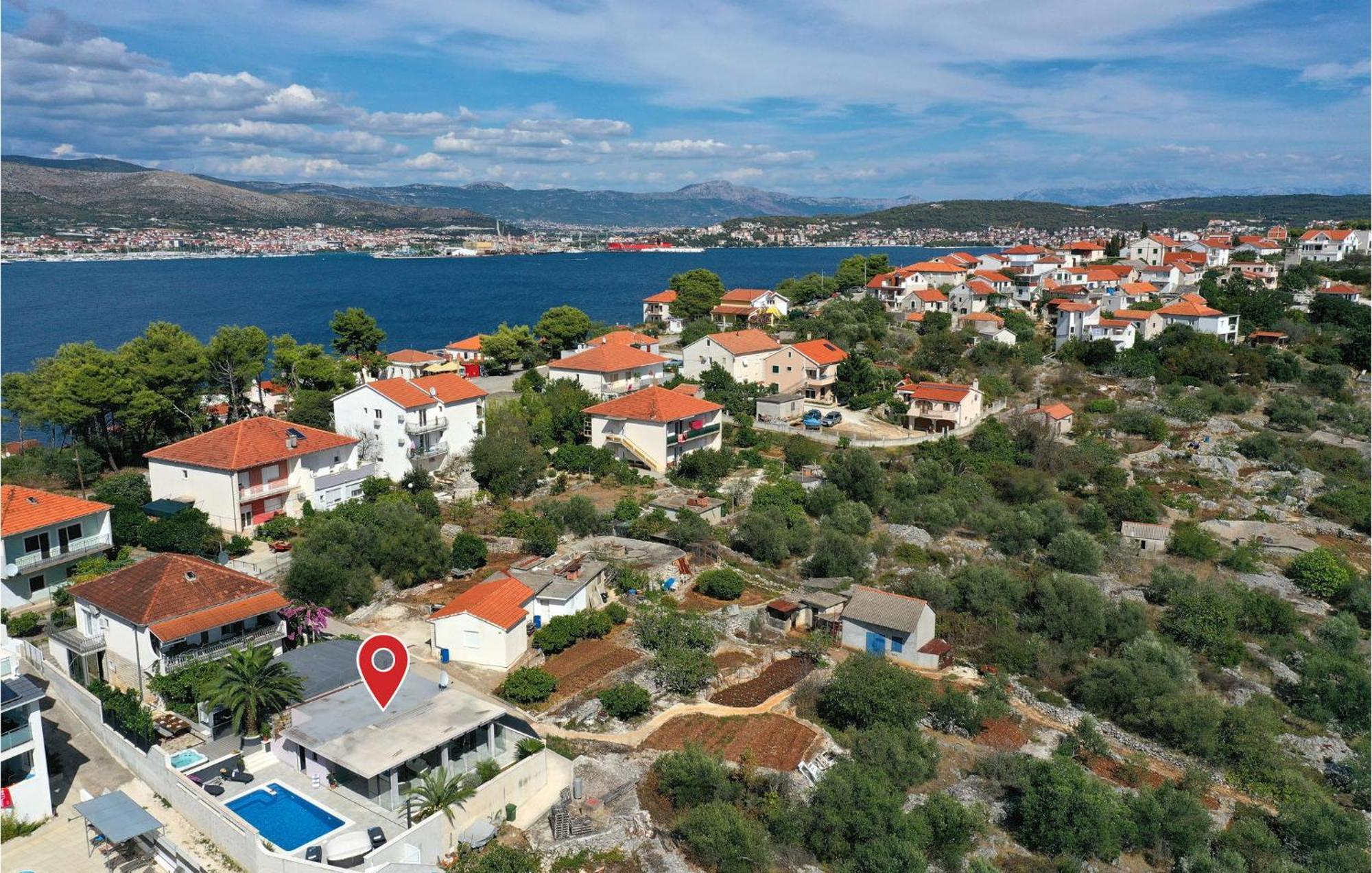 5 Bedroom Cozy Home In Okrug Donji Donji Okrug  Bagian luar foto